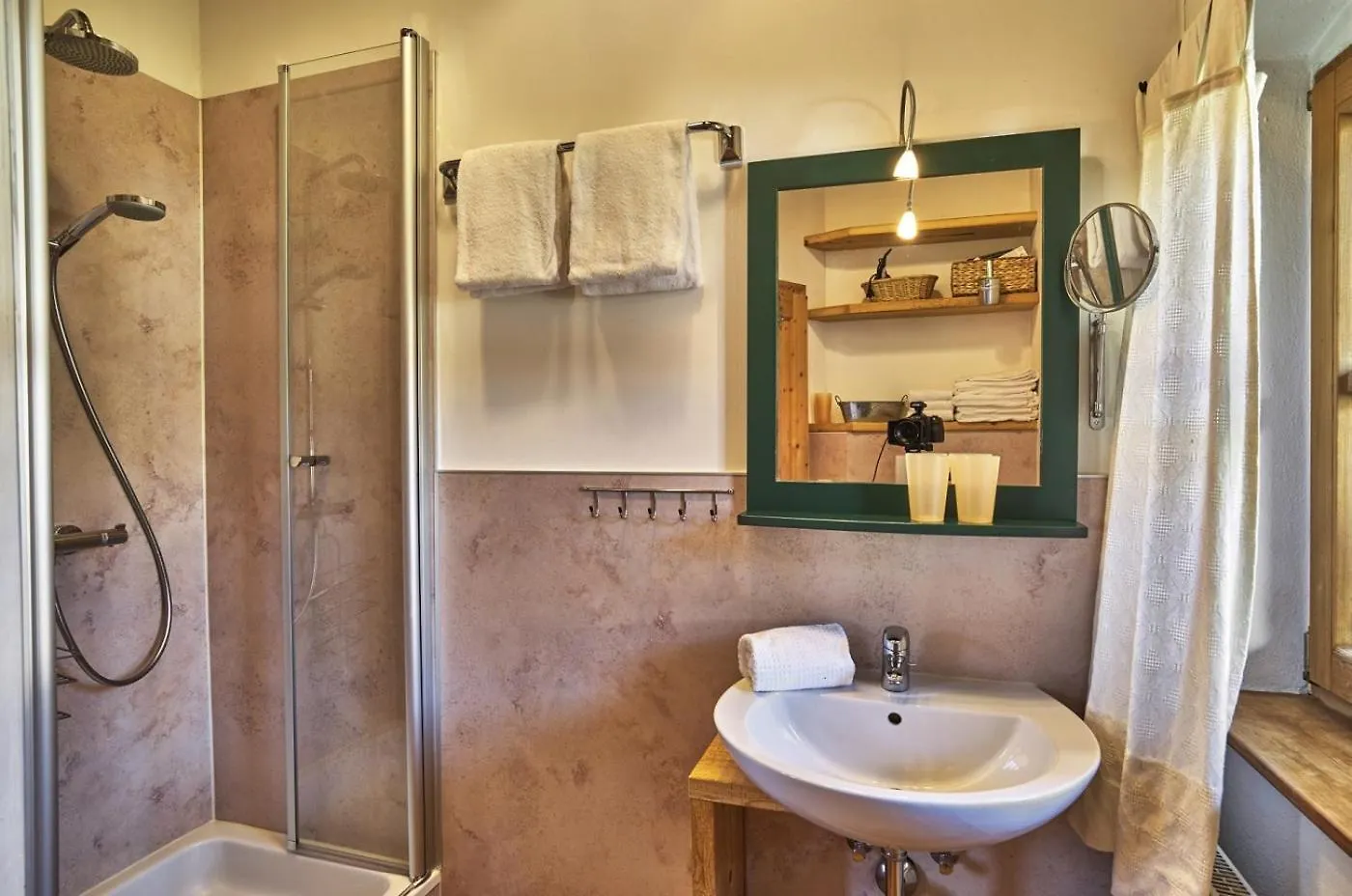 Bio-Ferienhof Hoefler Untergriesbach Farm stay